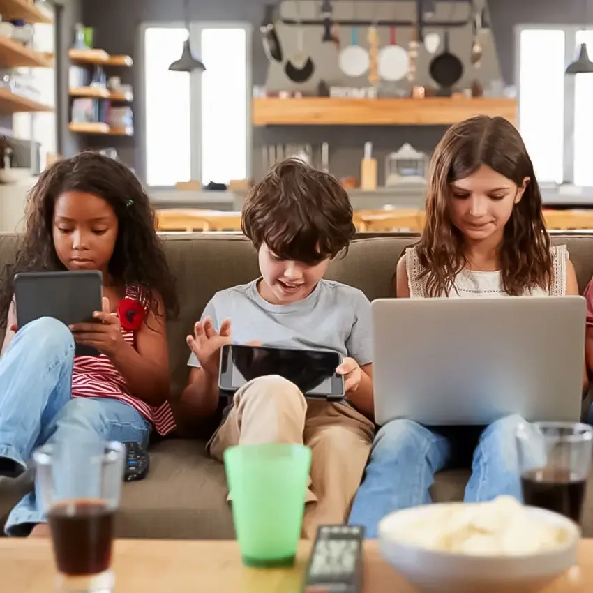 آثار منفی دستگاه‌های هوشمند بر کودکان و نوجوانان