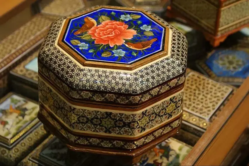 The art of inlay workهنر خاتم‌کاری