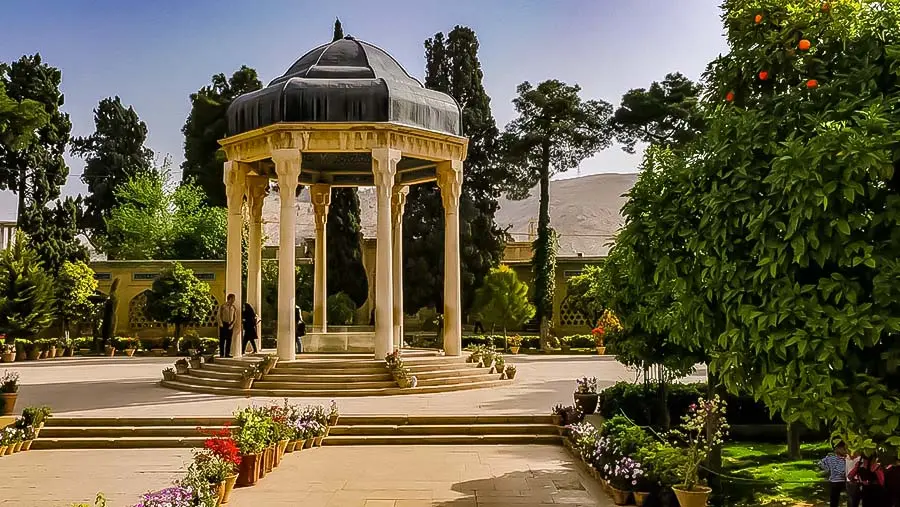 جاهای دیدنی شیراز-حافظیه