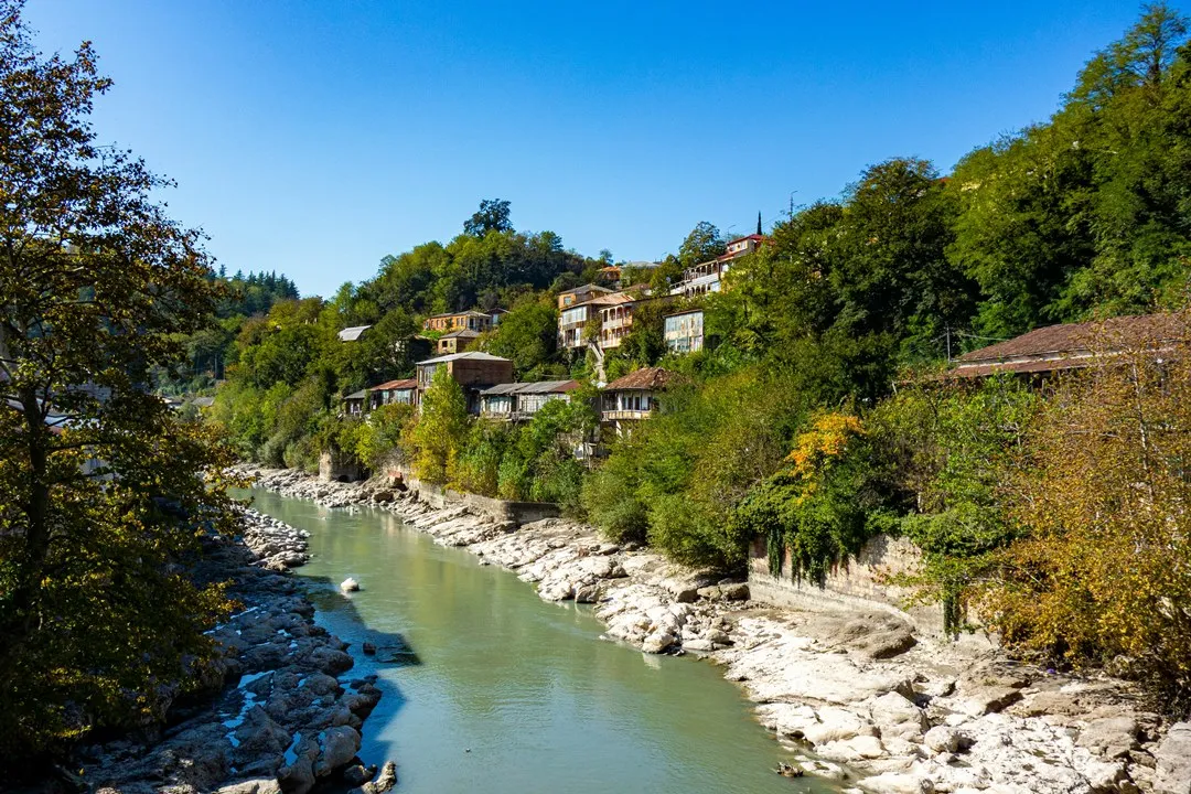 سفر به کوتایسی ،رفتینگ در گرجستان،فواره کولخیس،سفر به گرجستان،دره اوکاتسه،بهترین زمان سفر به کوتایسی،جاذبه های توریستی کوتایسی،گردشگری در کوتایسی،جاهای دیدنی کوتایسی،تاریخ کوتایسی